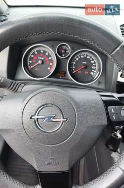 Минивэн Opel Zafira 2011 в 