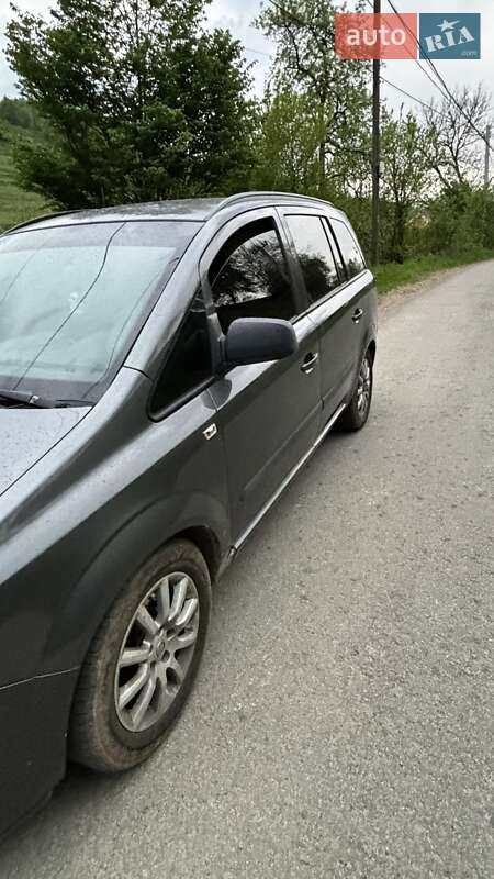 Мінівен Opel Zafira 2011 в Воловцю