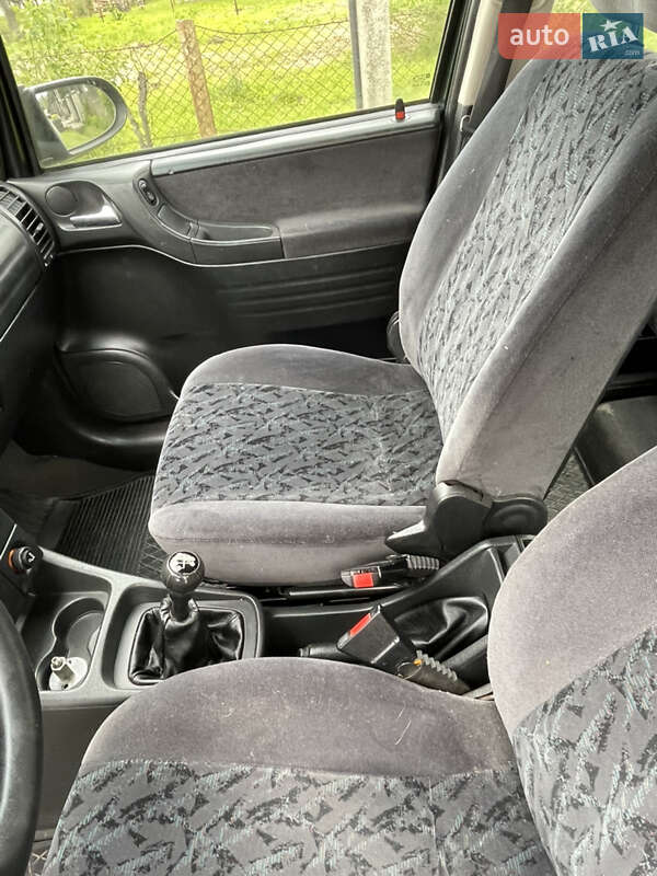 Минивэн Opel Zafira 2003 в Самборе