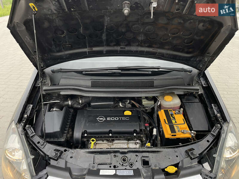Мінівен Opel Zafira 2005 в Львові