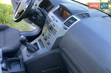 Минивэн Opel Zafira 2011 в 