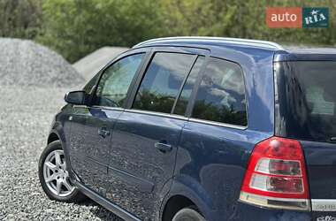 Минивэн Opel Zafira 2011 в 