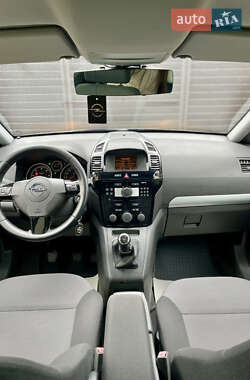 Мінівен Opel Zafira 2011 в 