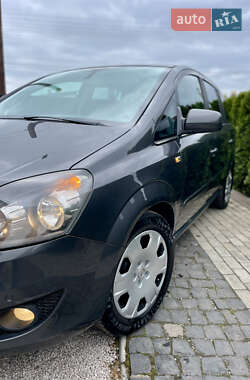 Мінівен Opel Zafira 2011 в 
