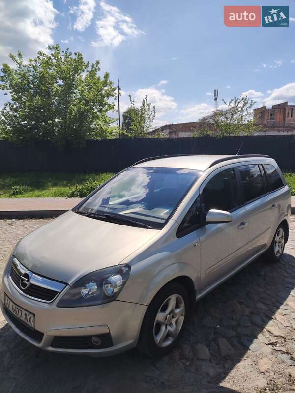 Минивэн Opel Zafira 2007 в 
