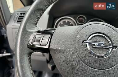 Мінівен Opel Zafira 2013 в 