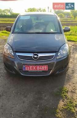 Минивэн Opel Zafira 2011 в Хороле