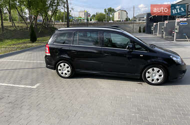 Минивэн Opel Zafira 2010 в 