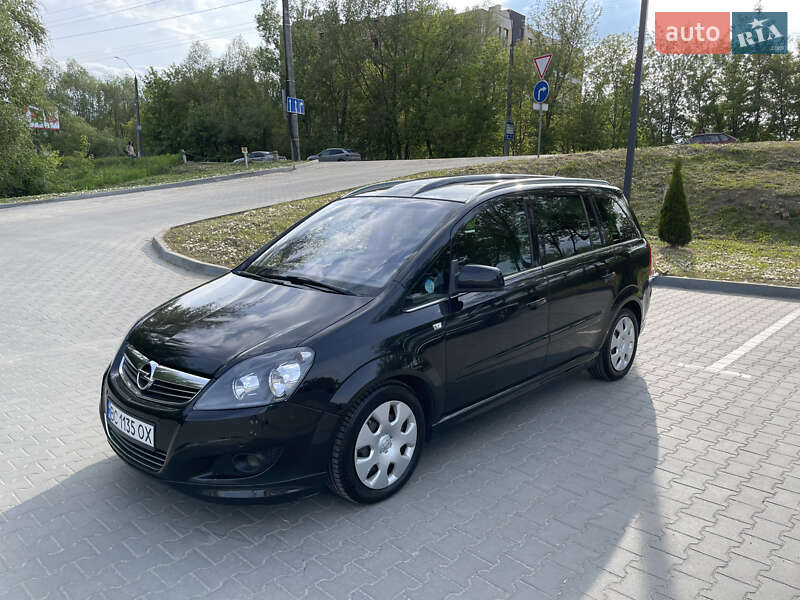 Минивэн Opel Zafira 2010 в 