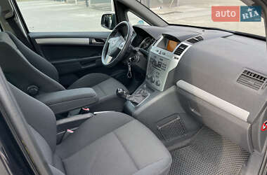 Минивэн Opel Zafira 2010 в 