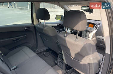 Минивэн Opel Zafira 2010 в 