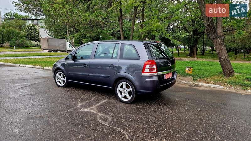 Минивэн Opel Zafira 2010 в Запорожье