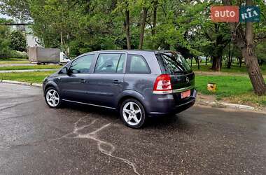 Минивэн Opel Zafira 2010 в 