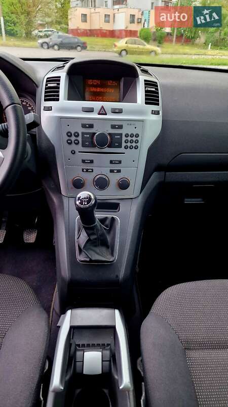 Минивэн Opel Zafira 2010 в Запорожье