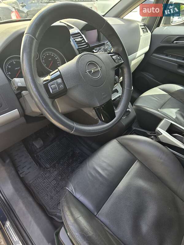 Минивэн Opel Zafira 2011 в Ирпене