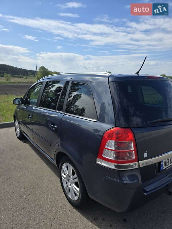 Минивэн Opel Zafira 2011 в Ирпене