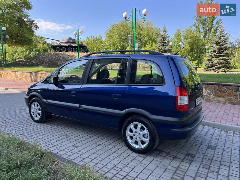 Минивэн Opel Zafira 2004 в Могилев-Подольске