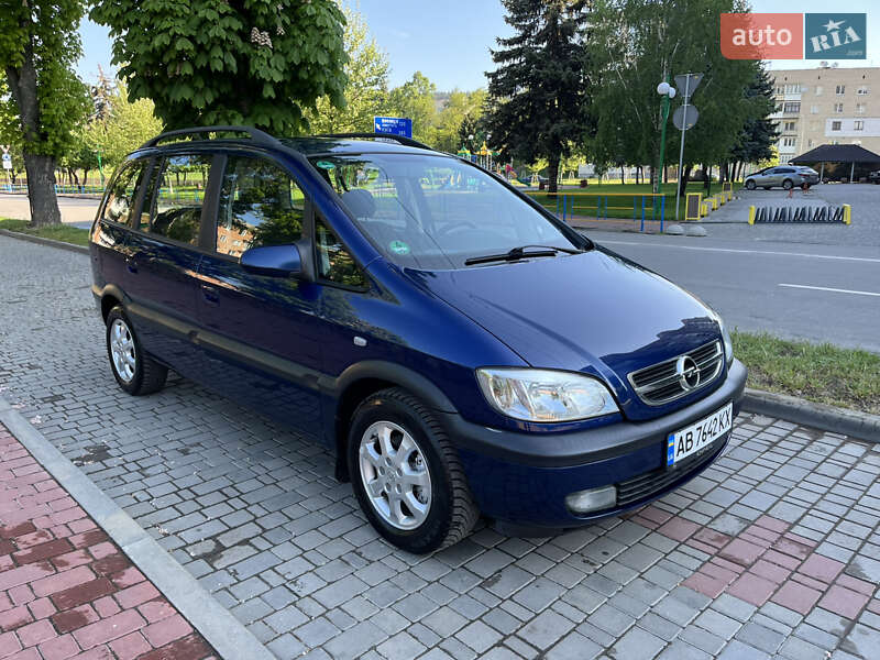 Минивэн Opel Zafira 2004 в Могилев-Подольске