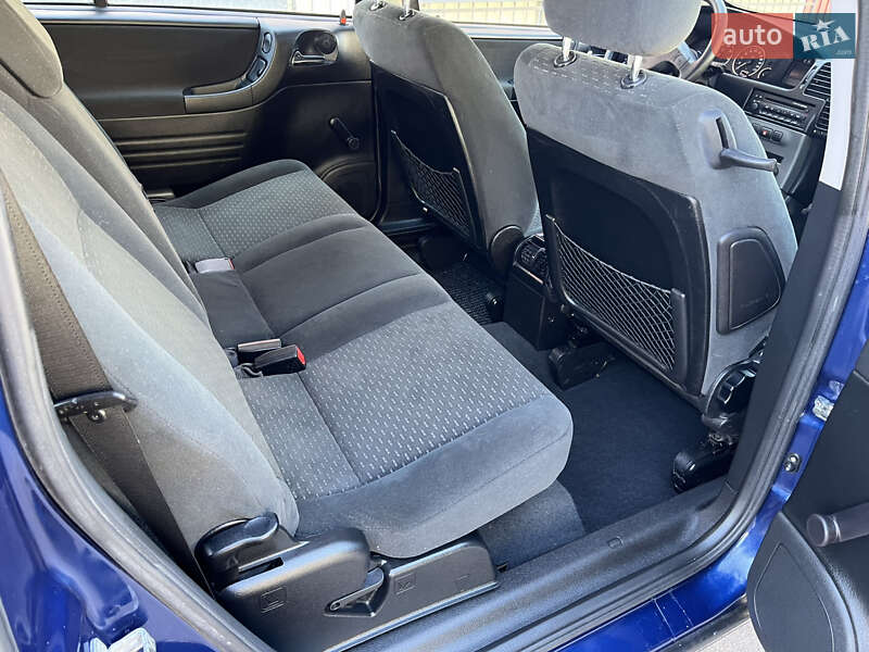 Минивэн Opel Zafira 2004 в Могилев-Подольске
