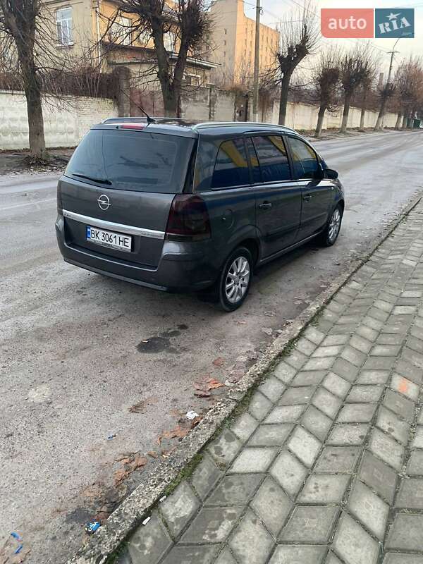 Мінівен Opel Zafira 2009 в Рівному