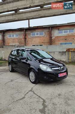 Минивэн Opel Zafira 2010 в 