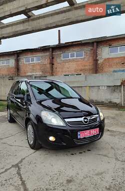 Минивэн Opel Zafira 2010 в 