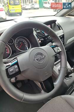 Минивэн Opel Zafira 2010 в 