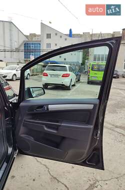 Минивэн Opel Zafira 2010 в 