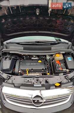 Минивэн Opel Zafira 2010 в 
