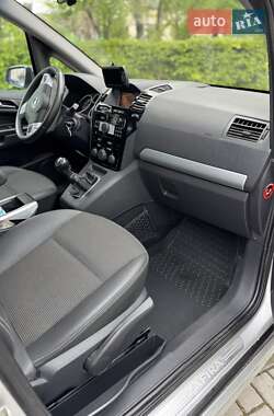 Минивэн Opel Zafira 2009 в 