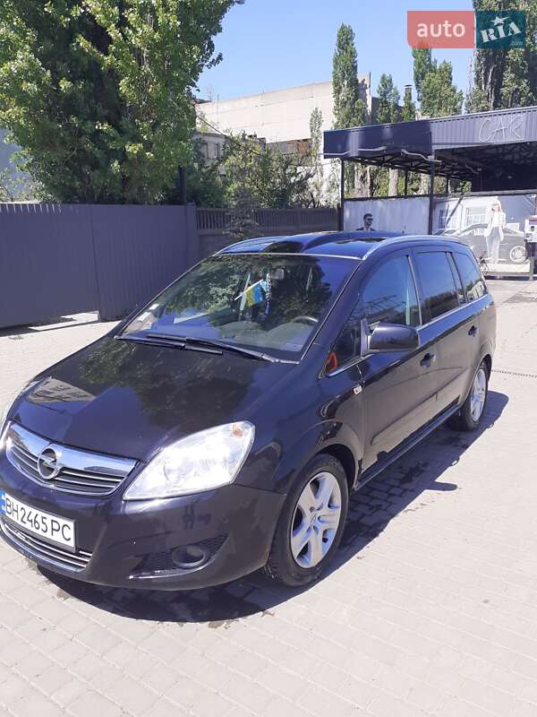 Минивэн Opel Zafira 2009 в Раздельной