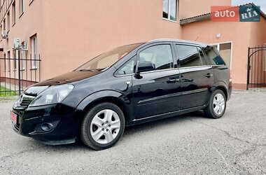 Минивэн Opel Zafira 2011 в Хороле