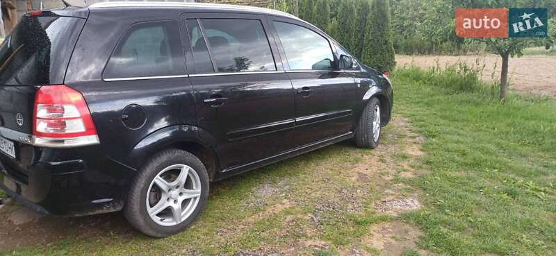 Мінівен Opel Zafira 2010 в Ужгороді