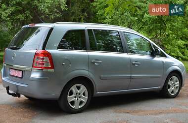 Минивэн Opel Zafira 2010 в 