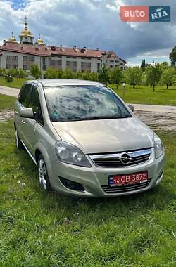 Минивэн Opel Zafira 2010 в 