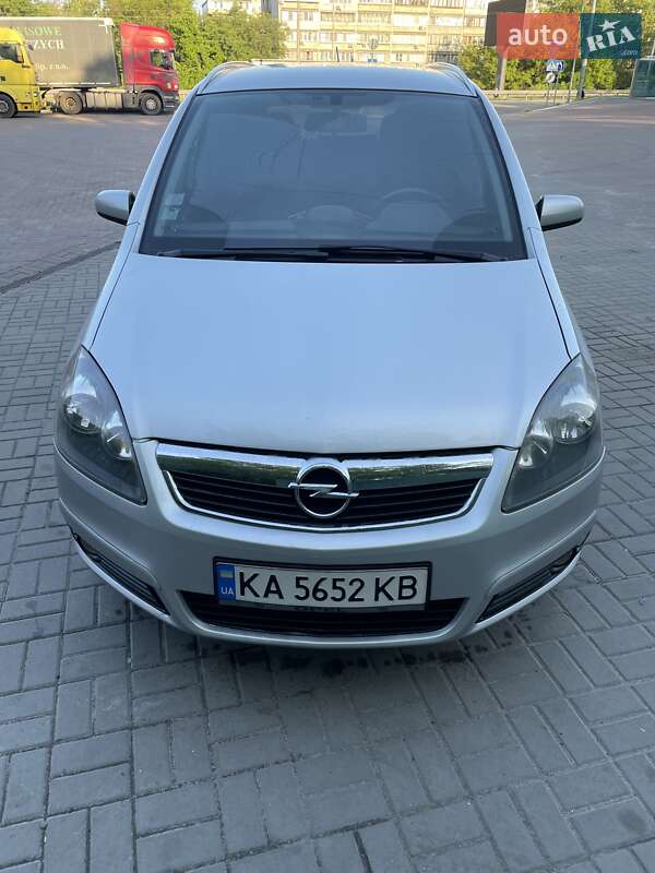 Минивэн Opel Zafira 2007 в Киеве