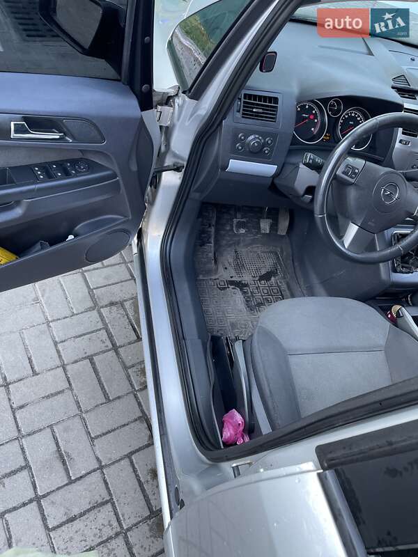 Минивэн Opel Zafira 2007 в Киеве