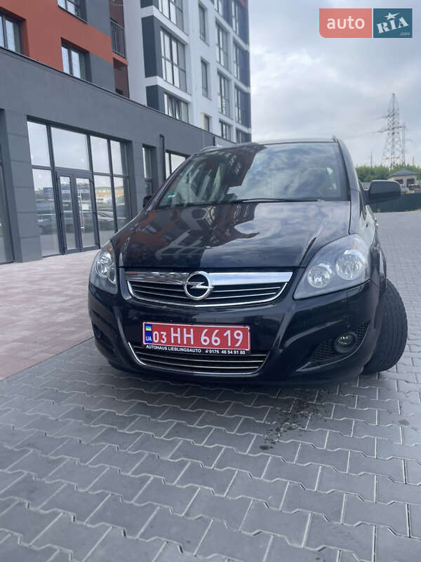 Минивэн Opel Zafira 2012 в 