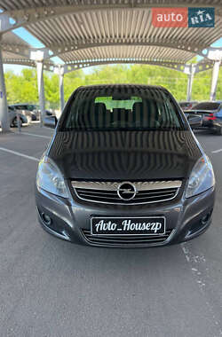 Минивэн Opel Zafira 2010 в 