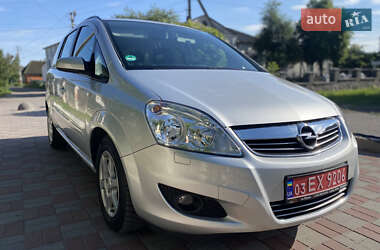 Минивэн Opel Zafira 2008 в Хороле