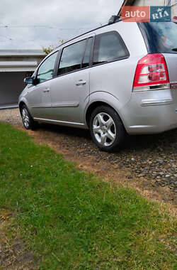 Минивэн Opel Zafira 2009 в 