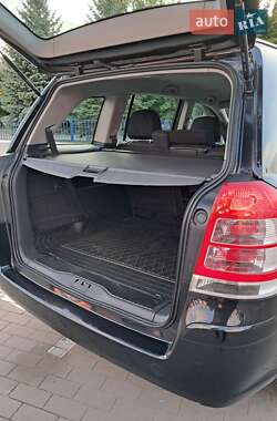 Минивэн Opel Zafira 2009 в 