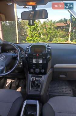 Минивэн Opel Zafira 2010 в 