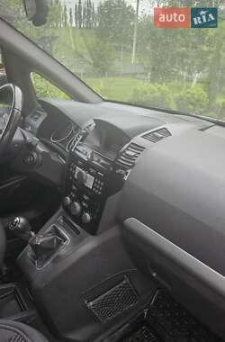 Минивэн Opel Zafira 2010 в 