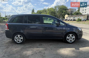 Минивэн Opel Zafira 2010 в 