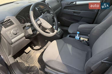 Минивэн Opel Zafira 2010 в 
