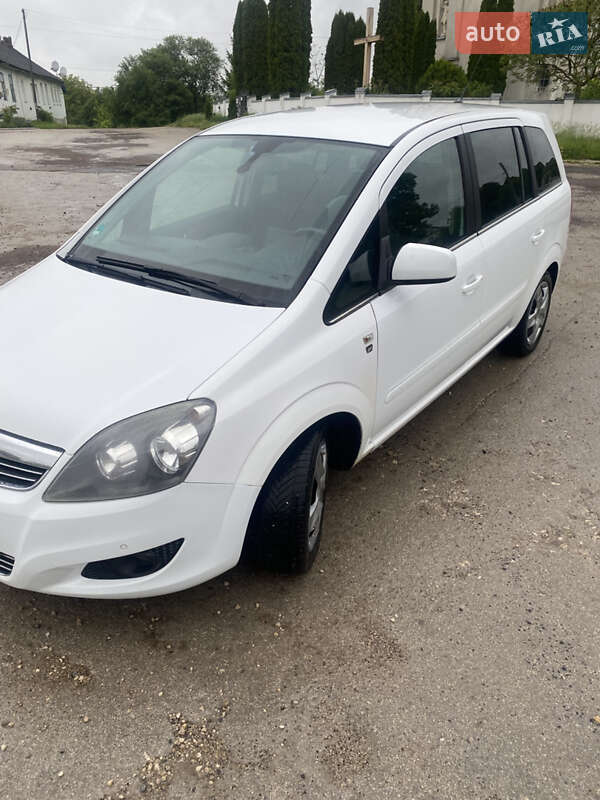 Минивэн Opel Zafira 2010 в Шумске