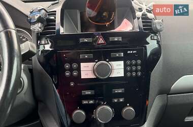 Минивэн Opel Zafira 2010 в 