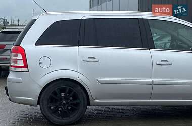 Минивэн Opel Zafira 2010 в 