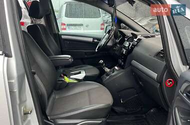Минивэн Opel Zafira 2010 в 